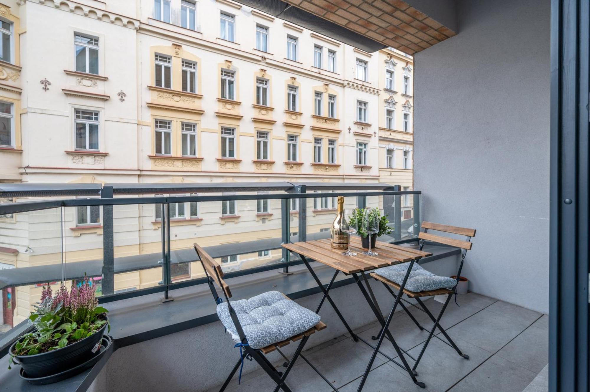 New-built Golden Luxury With Balcony * Prague